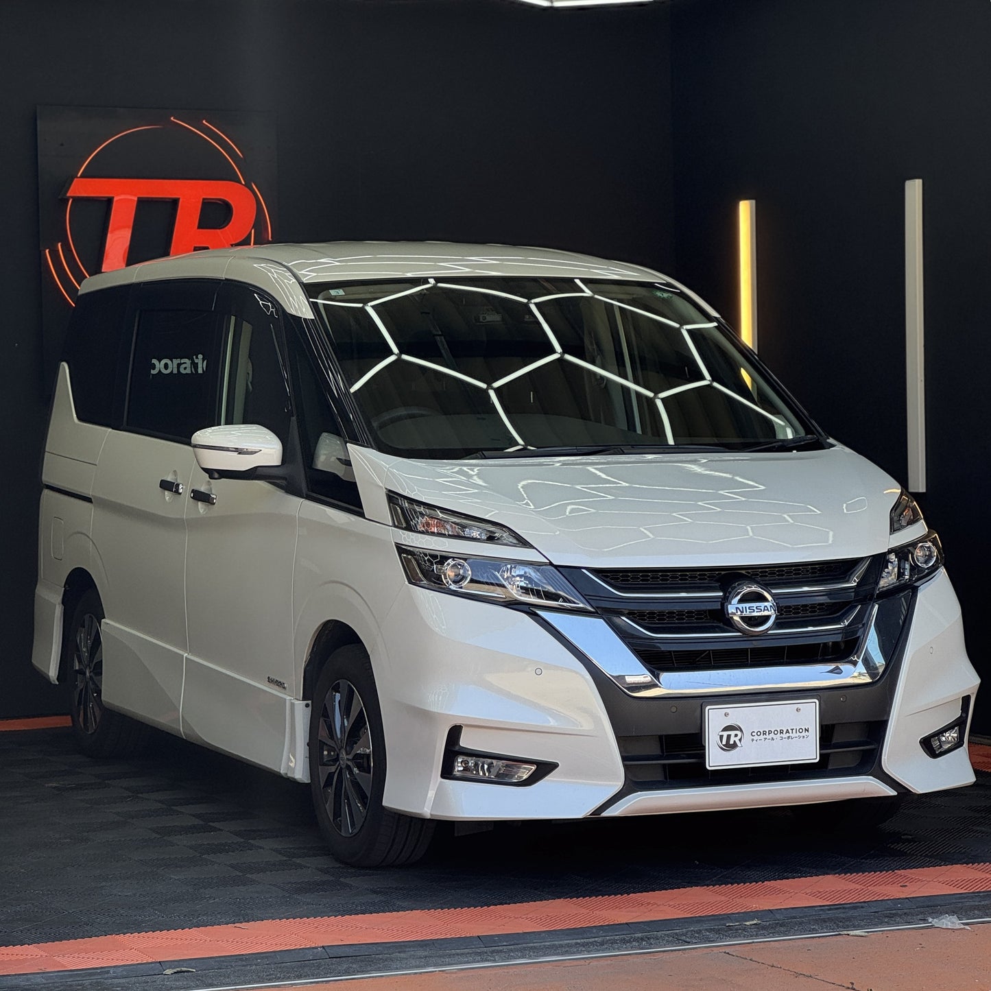 Nissan Serena Highway-star Hybrid