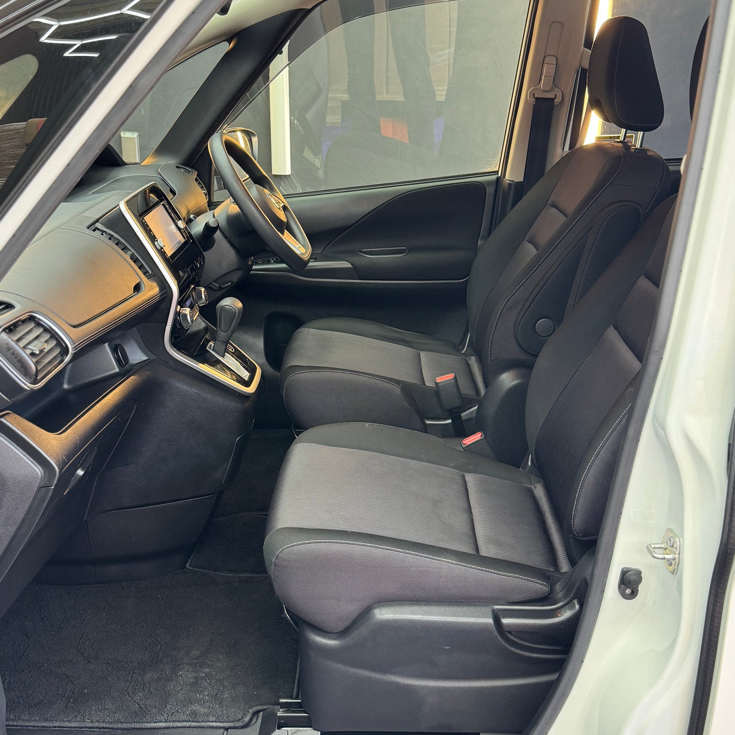 Nissan Serena Highway-star Hybrid
