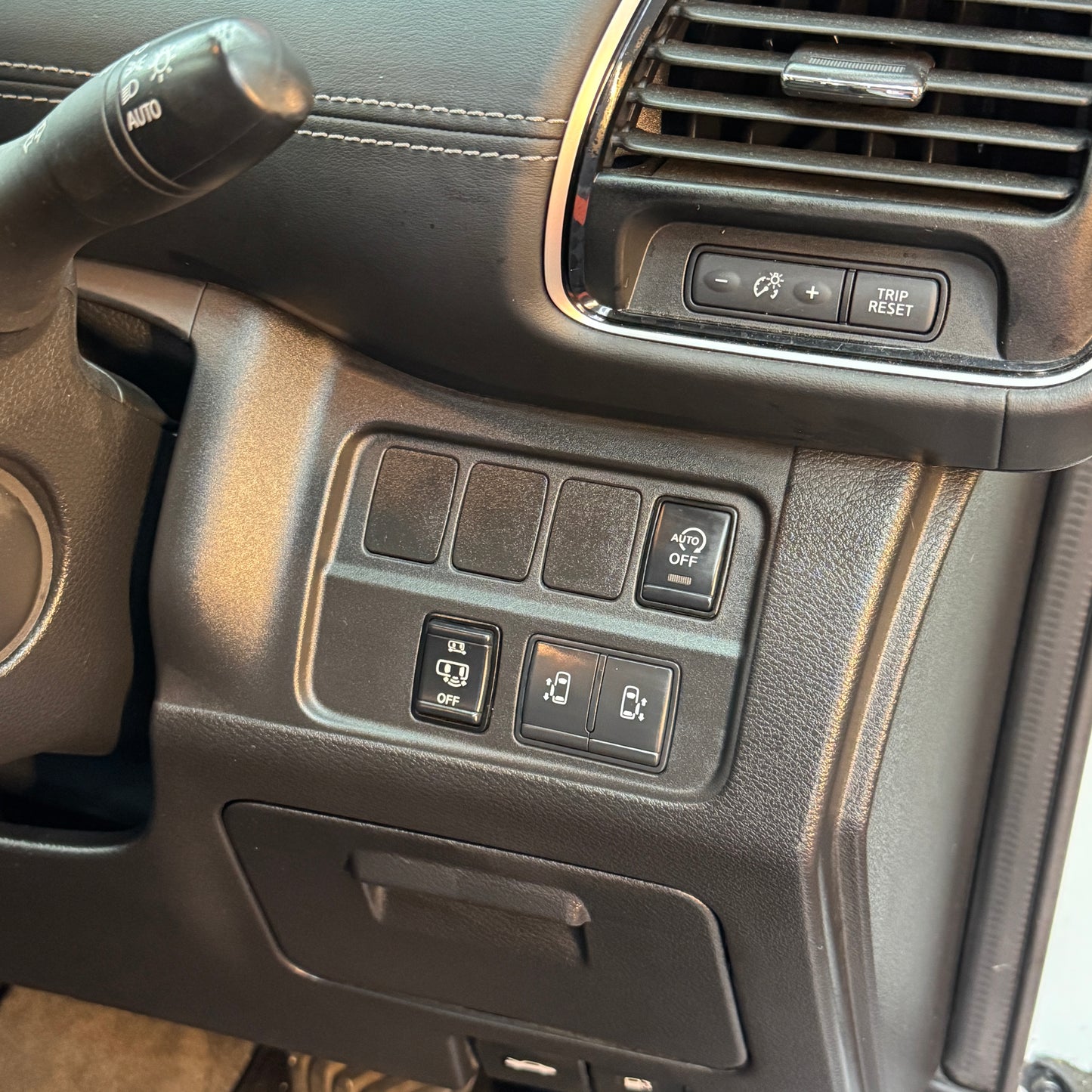 Nissan Serena Highway-star Hybrid