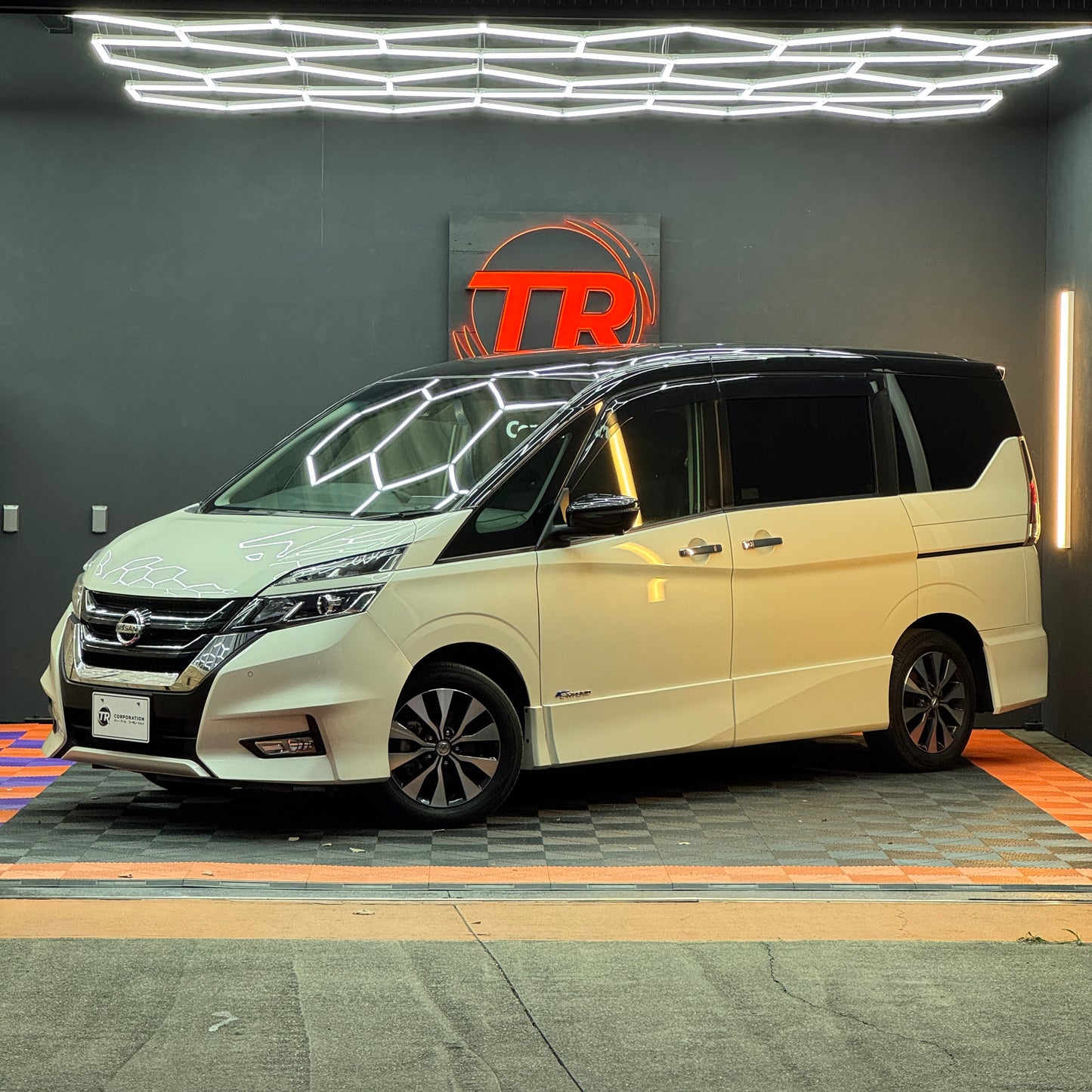 Nissan Serena Highway-star G S-Hybrid