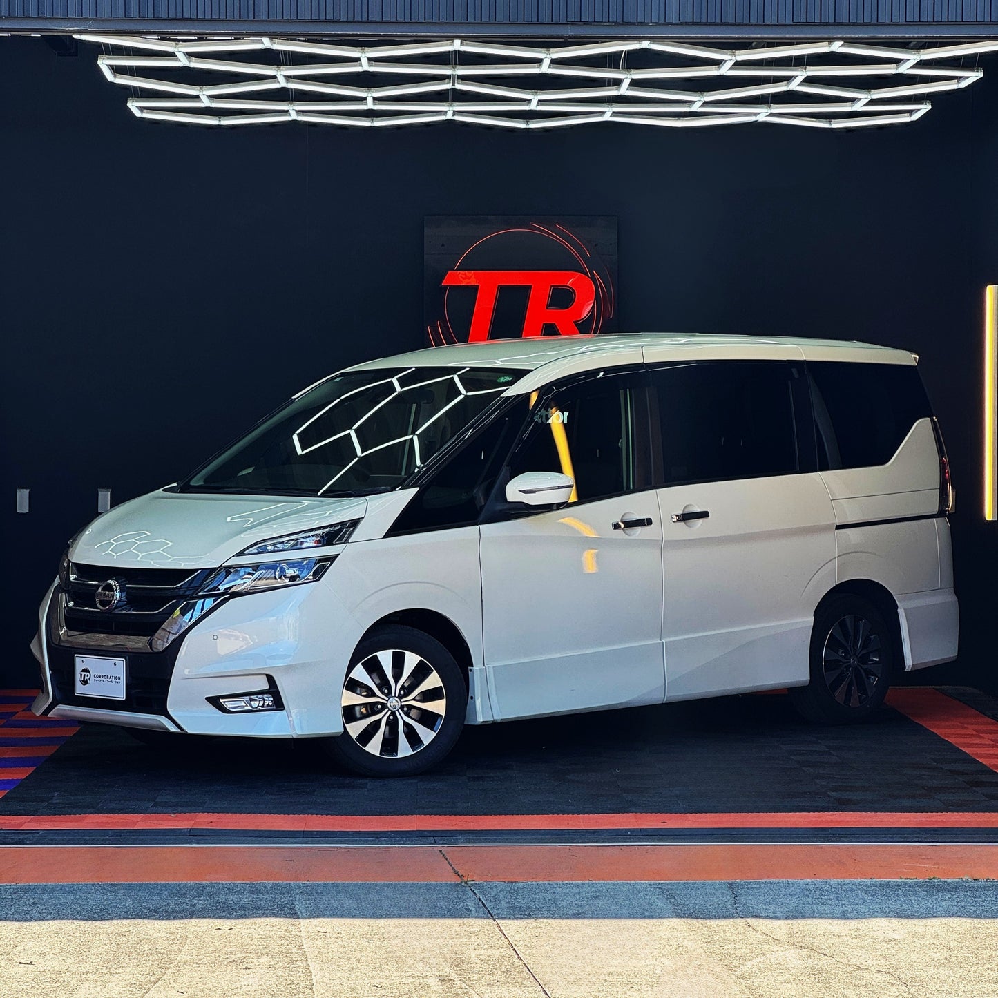 Nissan Serena Highway-star Hybrid