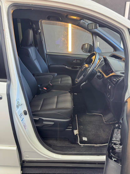 Toyota Voxy ZS Kirameki 4WD
