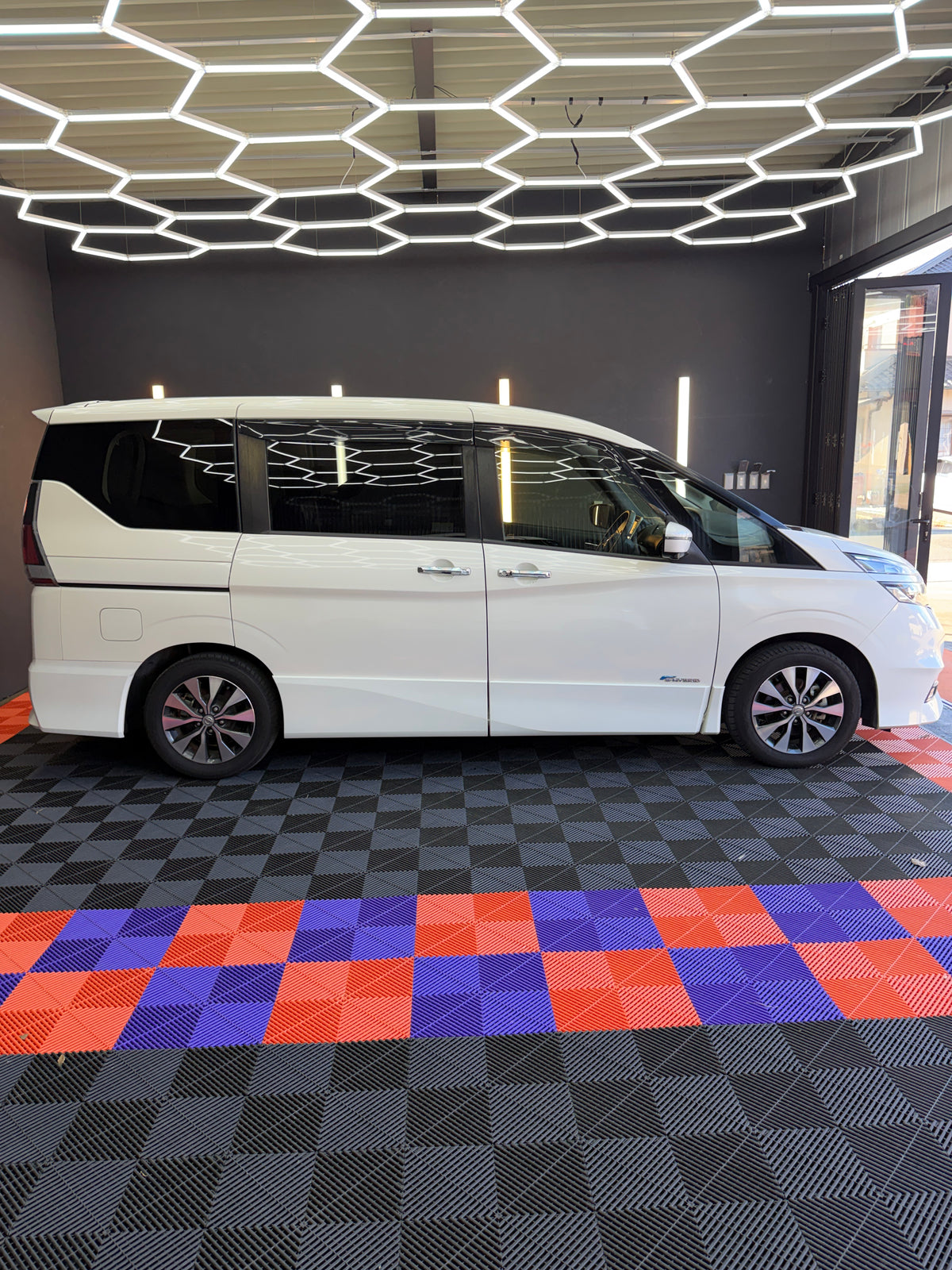 日産 セレナ S-HYBRID ハイウェイスターG 平成29年式