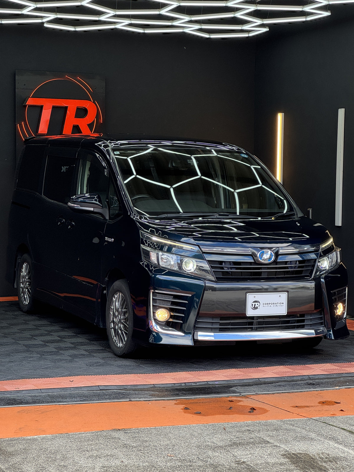 Toyota Voxy ZS Hybrid 2016
