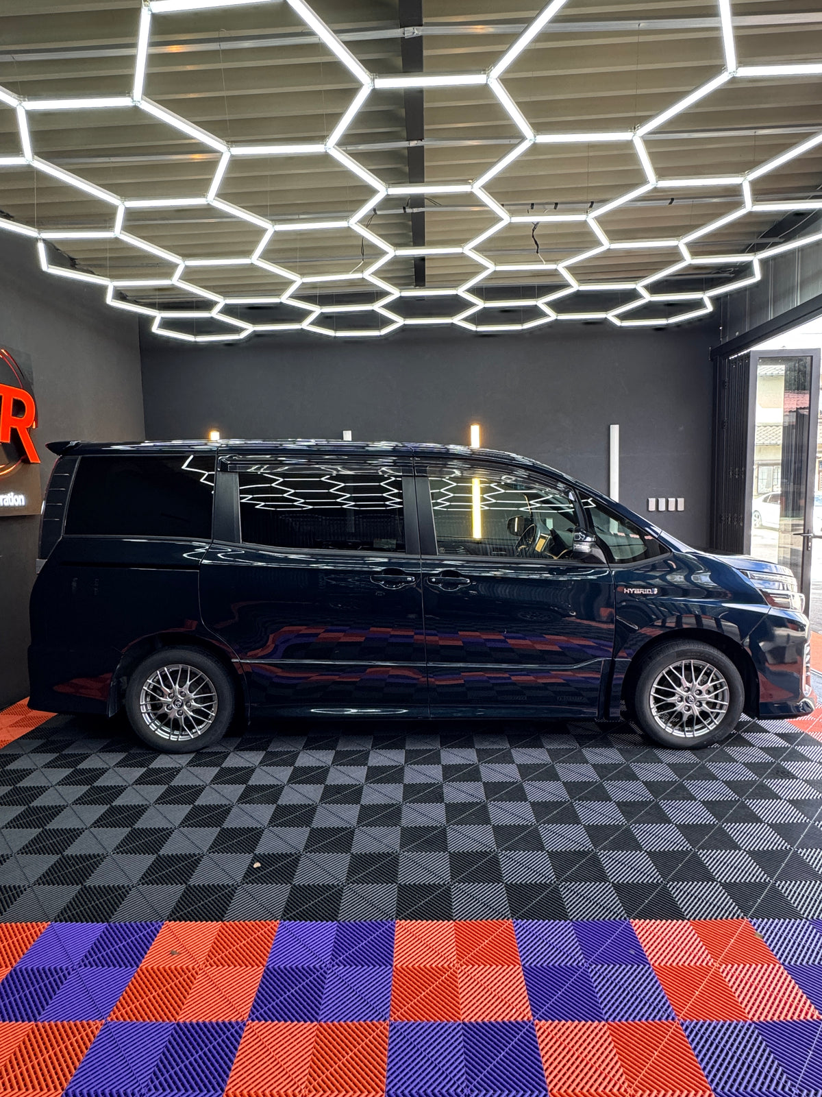 Toyota Voxy ZS Hybrid 2016