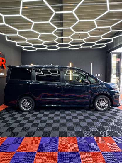 Toyota Voxy ZS Hybrid 2016