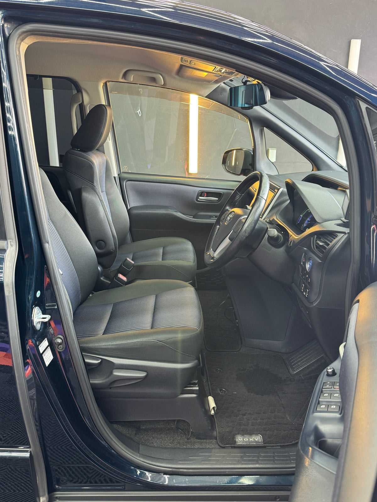 Toyota Voxy ZS Hybrid 2016