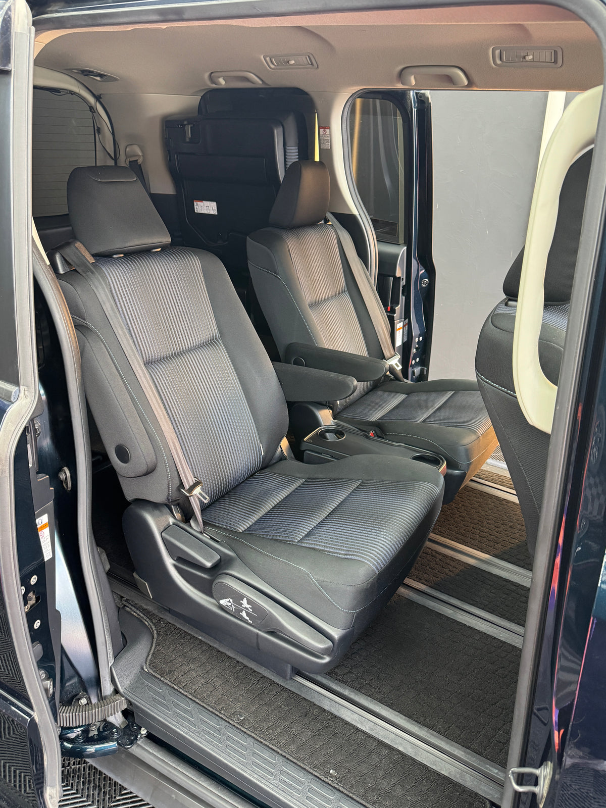 Toyota Voxy ZS Hybrid 2016