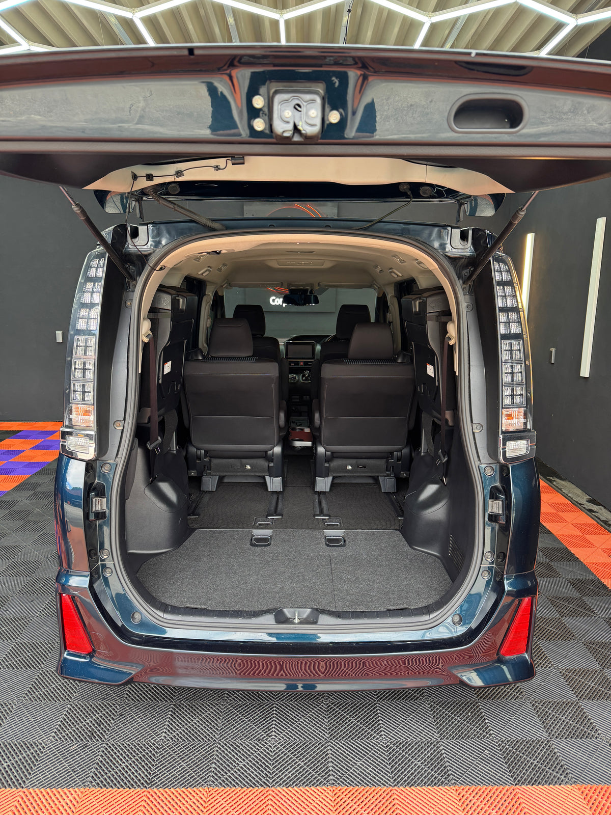 Toyota Voxy ZS Hybrid 2016