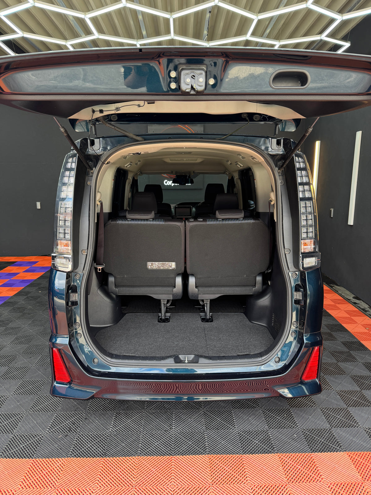 Toyota Voxy ZS Hybrid 2016