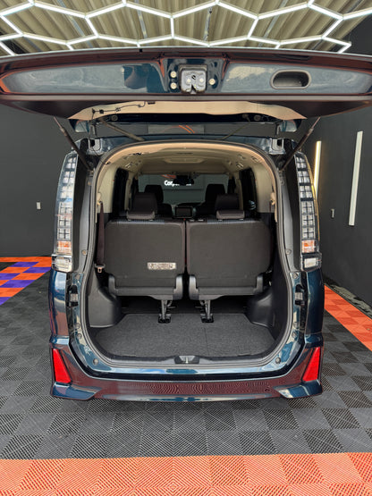 Toyota Voxy ZS Hybrid 2016