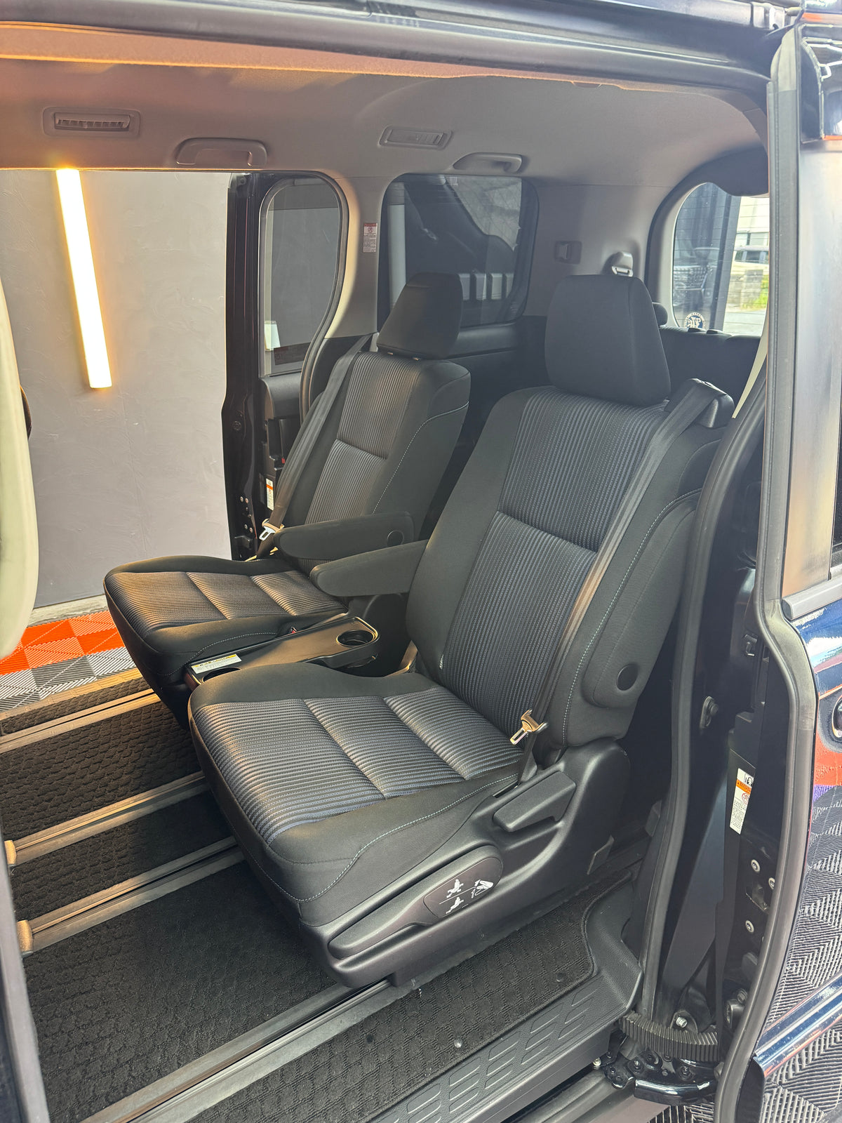 Toyota Voxy ZS Hybrid 2016