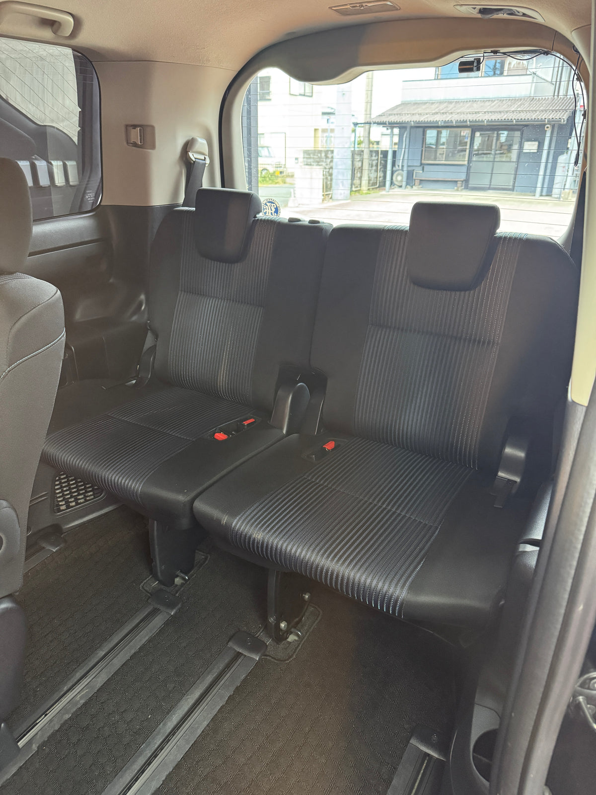 Toyota Voxy ZS Hybrid 2016