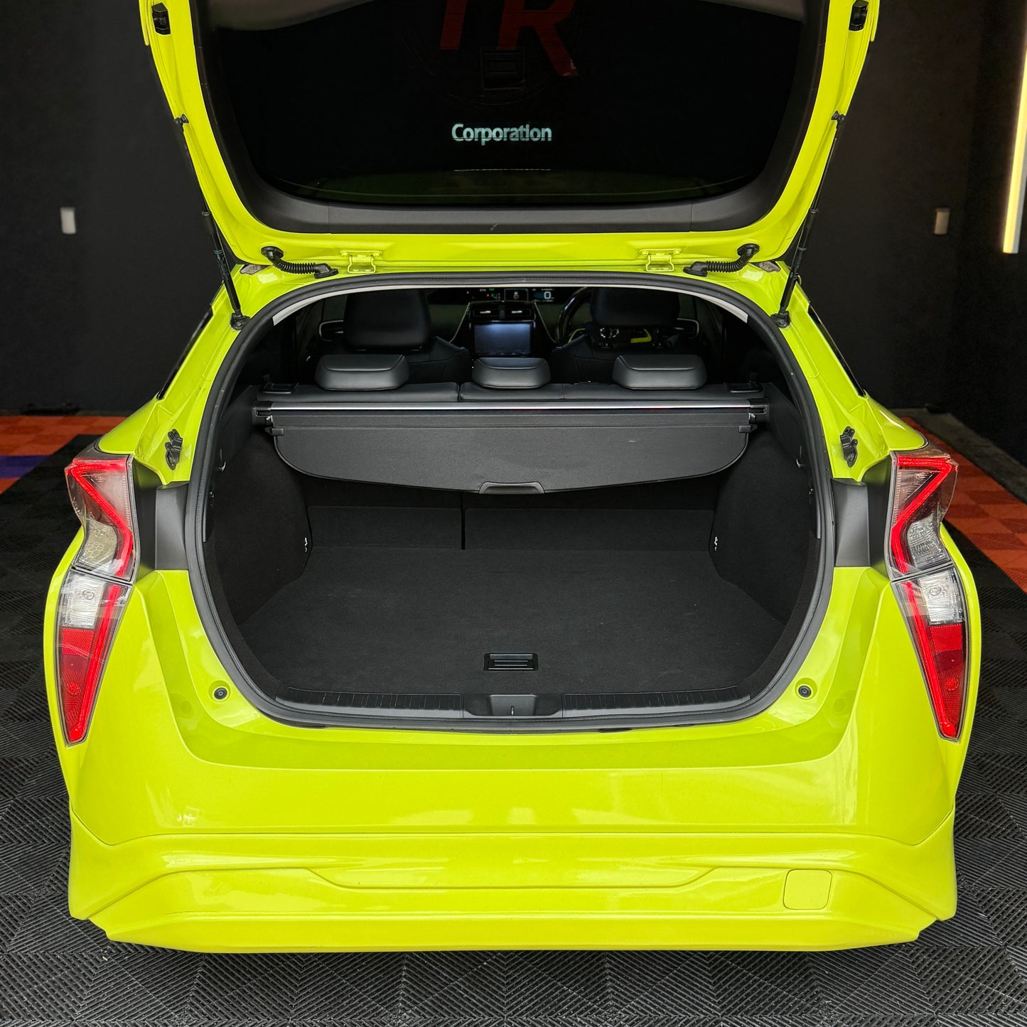 Toyota Prius S Touring Selection e-four 4WD