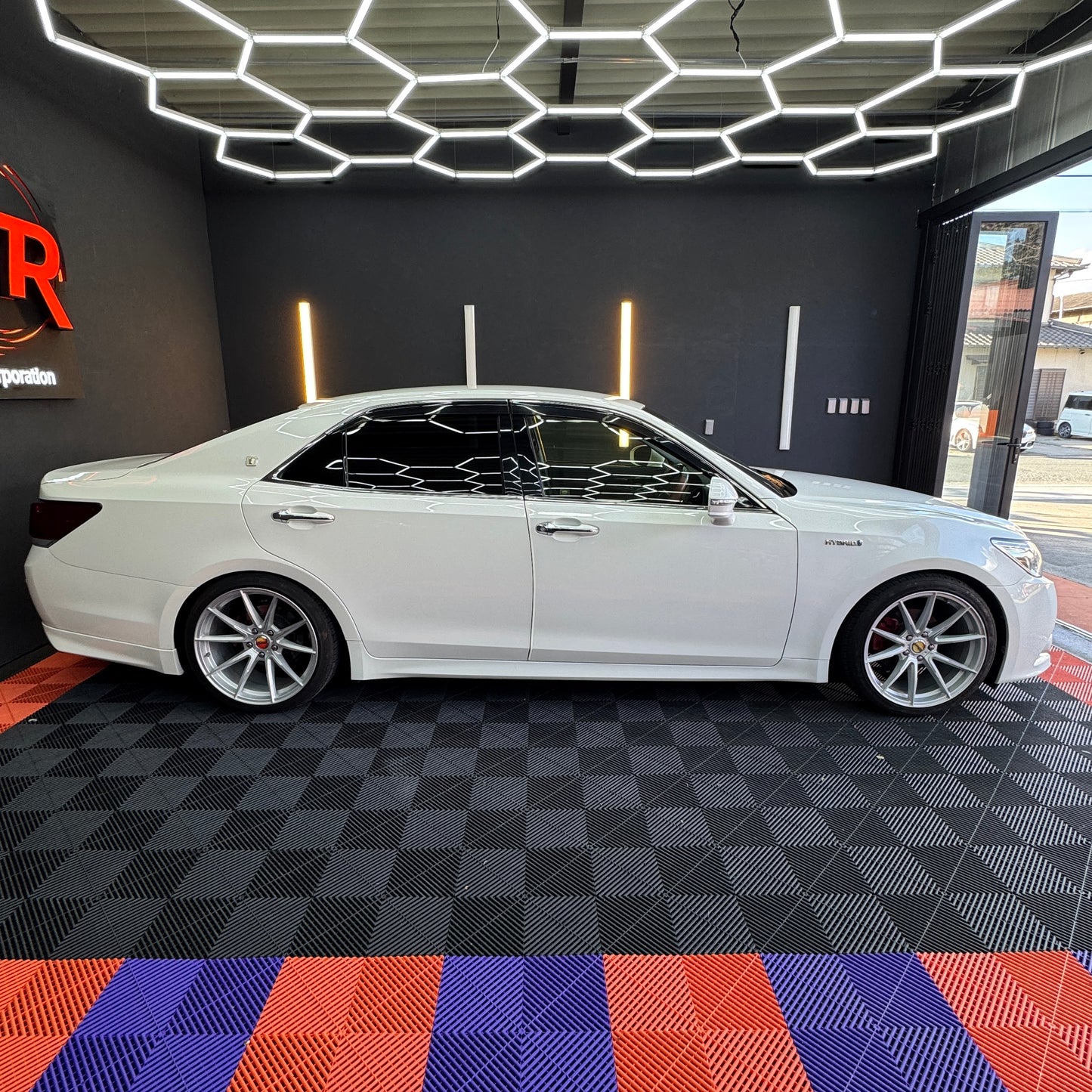 Toyota Crown Athlete-S Hybrid