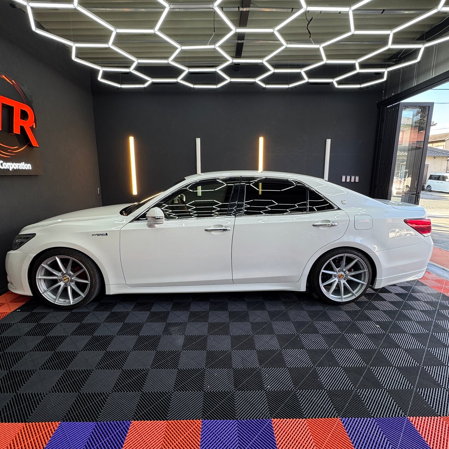 Toyota Crown Athlete-S Hybrid